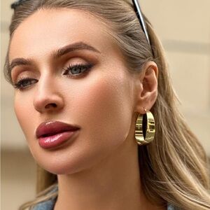 Elegant Gold Hoop Earrings